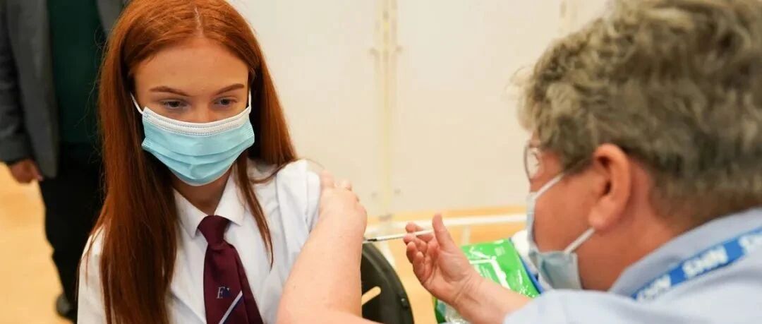 英国感染人数比前一周下降4%；原因是学生感染人数下降，76%的15岁以下孩子已感染 |  英国留学生要了解的疫情信息（日报）