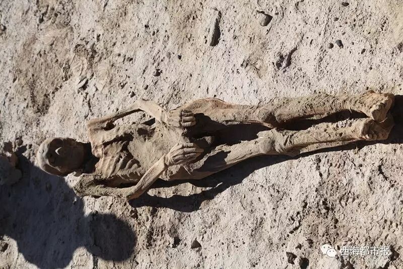 青海柴达木盆地现距今1700年左右干尸 保存完好