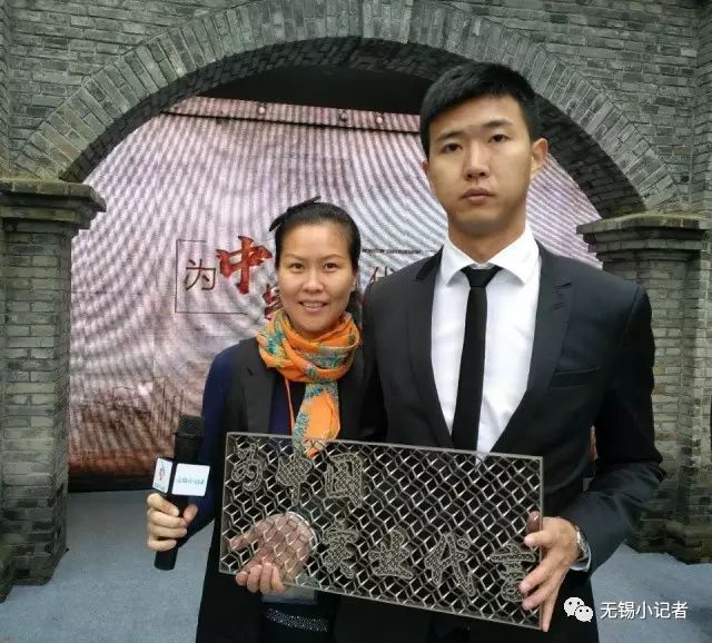 "记录,分享"——央视著名主持人陈伟鸿在《对话》现场寄语无锡小记者