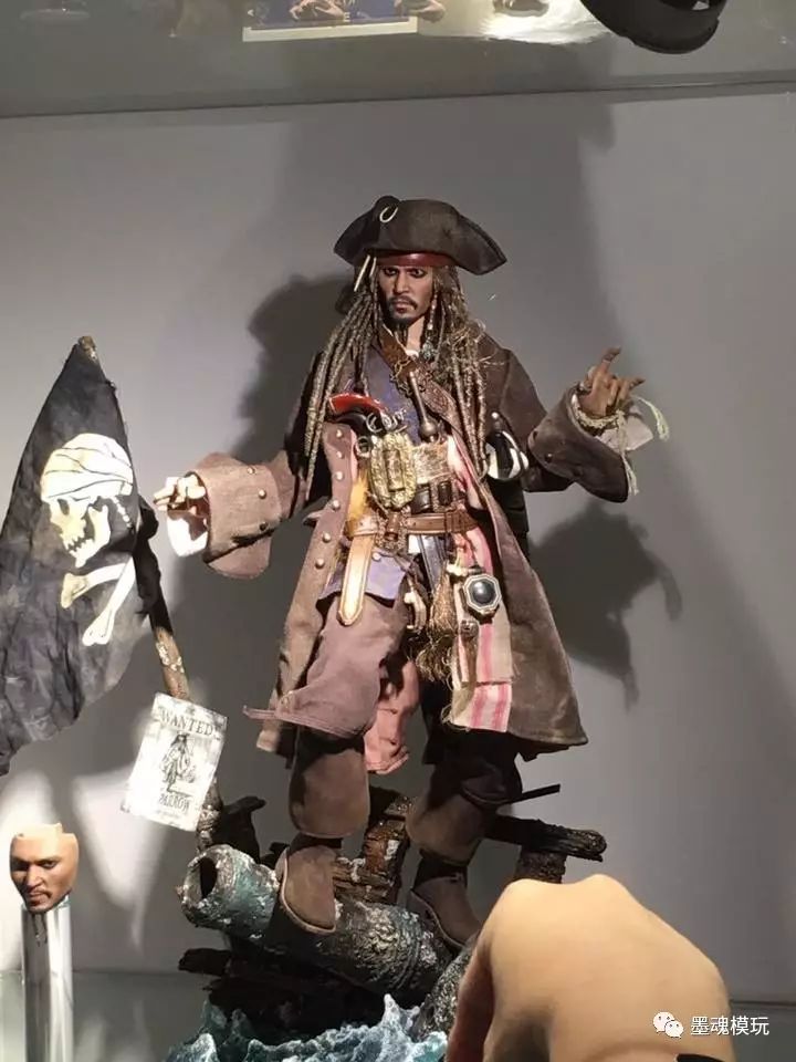 hottoys新品16dx15加勒比海盗5死无对证杰克船长jacksparrow可动人偶
