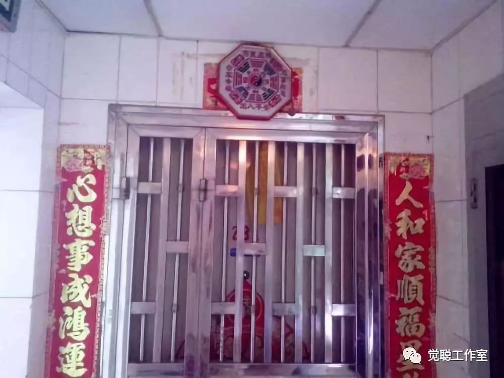 对家邻居的住宅门楣上挂着八卦会对你有影响吗?