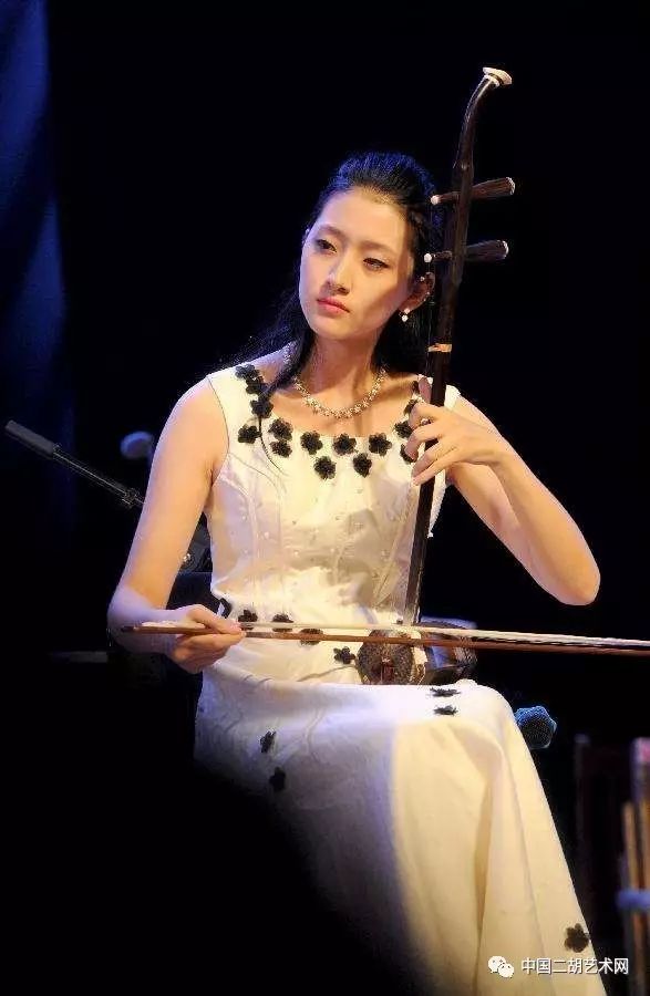 二胡重奏《阿里山的姑娘》演奏:杨雪、宋紫金