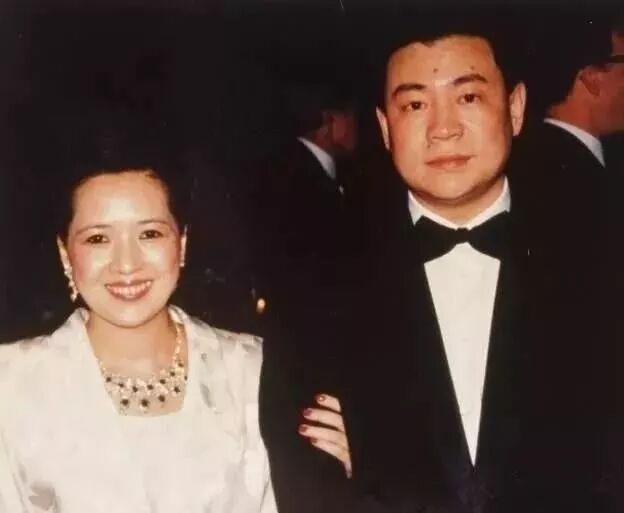 她曾在加拿大当服务生 成亿万富婆后被小三气到得癌 离婚后生活却更精彩
