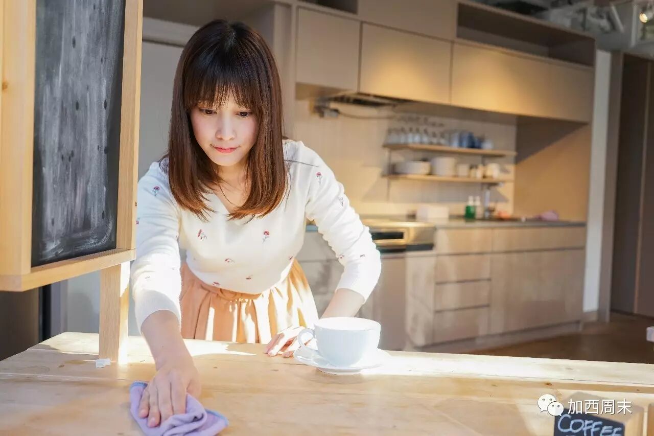 开奔驰送外卖： 他们温哥华打工，不再为了生存