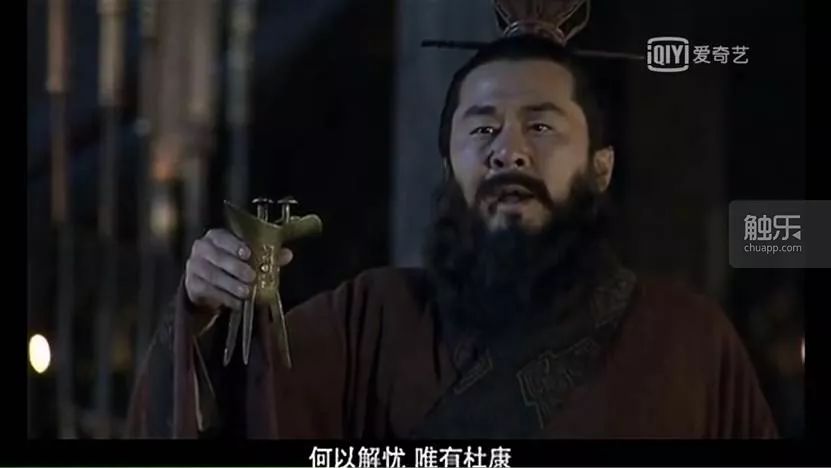 2010版陈建斌的朗诵,背景音乐有多人"哦哦哦"吟哦,但画面上只见他一人