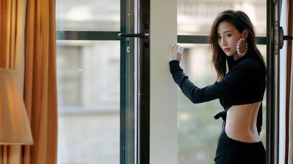 张钧甯裸腰照曝出:她哪都美,就是这个部位差点意思...