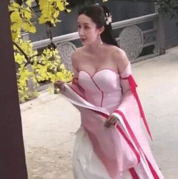 “烂片女王”文梦洋,身材有多好?网友:她要不火,真是天理难容
