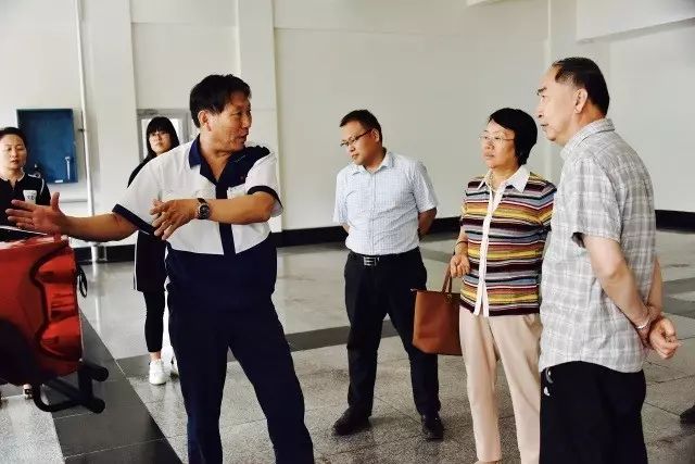 刘明巡视员对两家企业在体育产业中发挥的龙头带动作用高度赞扬,对