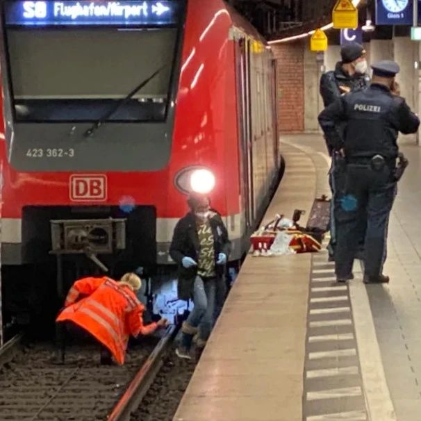 德国新闻移民男子慕尼黑地铁站推人落轨！被捕后自称“被魔鬼附身”