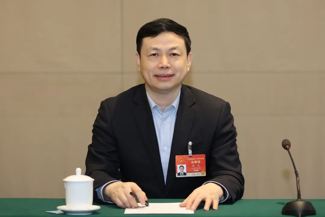 聚焦两会丨全国人大代表中国移动董事长杨杰加快推进新一代信息技术与