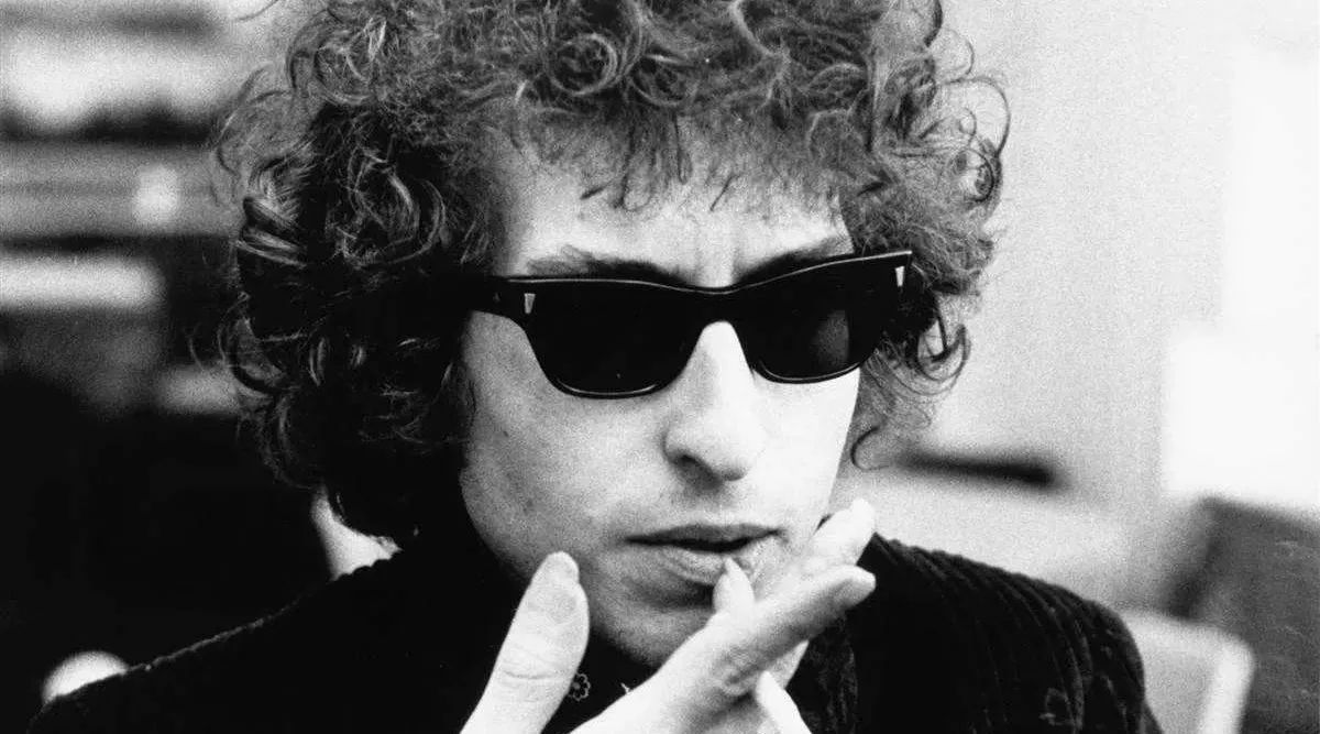 Bob Dylan <Man in the long black coat>