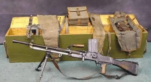 4款抗日战争我国军队使用的主要枪械主角无疑就是捷克式轻机枪