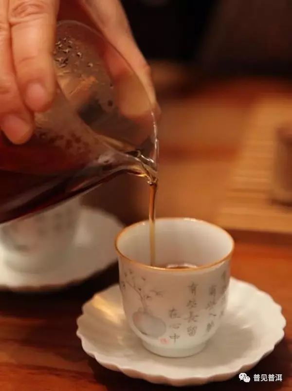 不管是一个人独自品茗,抑或是一群人分享香茗,还是一家人喝茶闲聊,都
