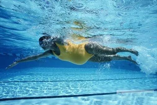 姚晨怀二胎挺大肚健身,不料如今产子时竟遇到这事?-怀孕期