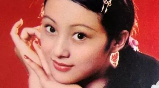 她是中国第一古典美女,与陈红齐名、比蒋勤勤惊艳,是色艺双绝的最美西施,最红时退圈息影嫁富商,如今几乎被人遗忘!