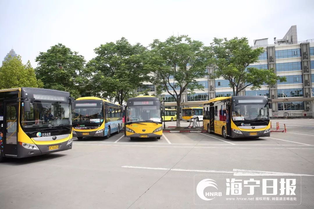 6月28日上午7点半左右,海宁大元公交车司机马盛林正坐在37路公交车的