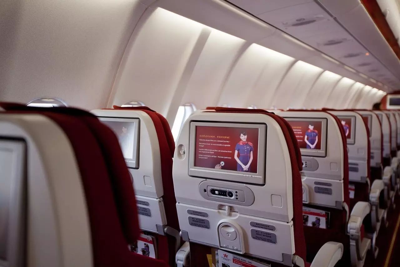 天津航线的香港航空a330-300型客机为双通道宽体型客机,全机可承载285