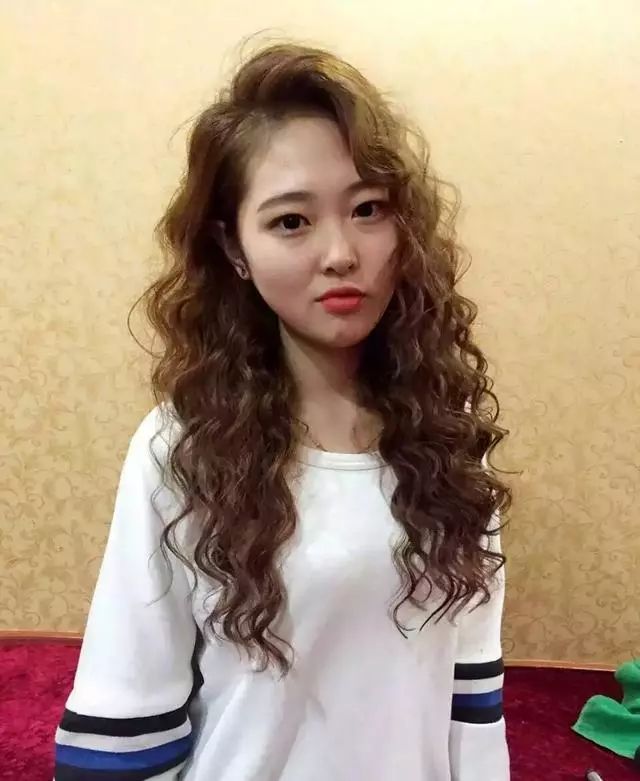 冬季发型这么烫,优雅时尚又大气,关键好打理