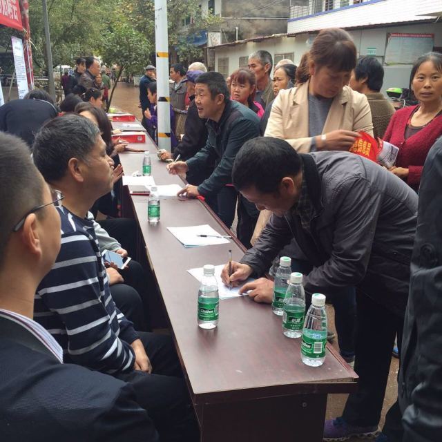 民生之就业：双流区人社局冒雨送温暖，开展专场招聘会！