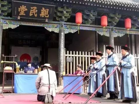 县衙每天定时定点会有"县太爷升堂断案"上演,有兴趣的话可以前去体验