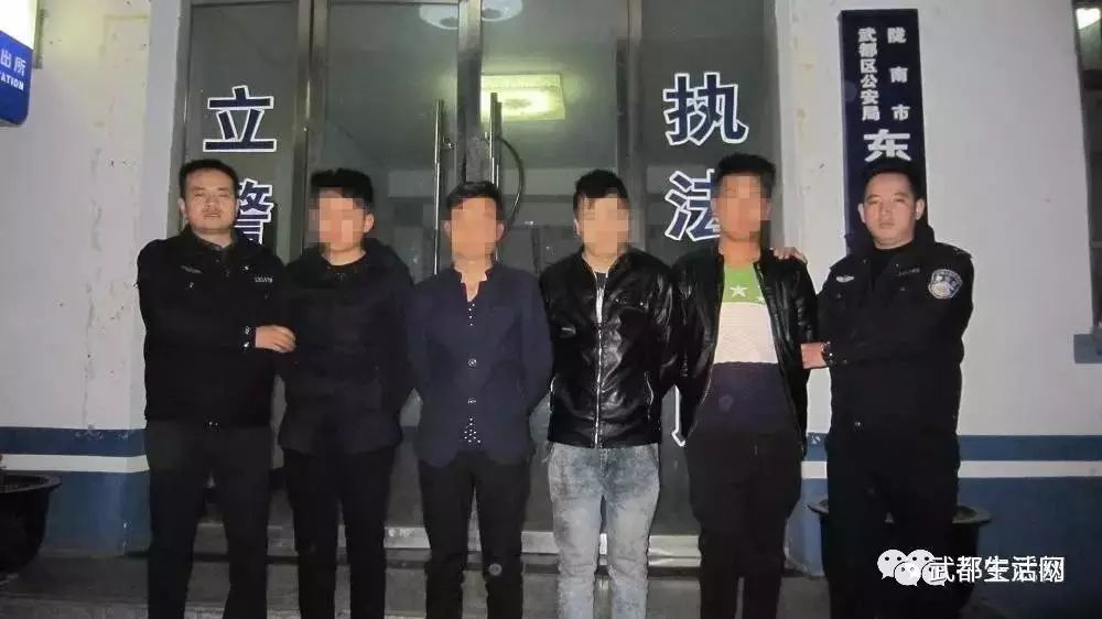 武都男子烤肉店吃饭与工作人员发生争执伤人,不但不配合民警还...