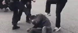 【8点见】南京3名城管当街殴打商贩 官方回应