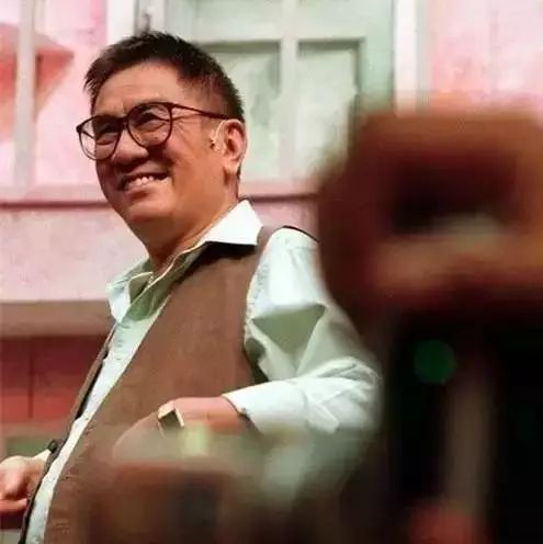 讥笑刘德华,调戏林青霞,这个纵横香港乐坛30年的老流氓,却被千万人景仰
