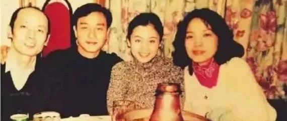 23年前葛优张国荣的一张合照,中间那个女孩,惊艳了一个时代!