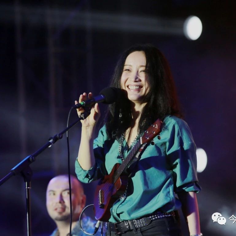 斯琴格日乐巴林左旗契丹辽文化节献唱《新世纪》,好听!