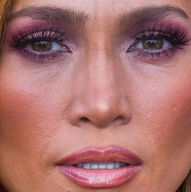 五十岁的Jennifer Lopez (詹妮弗·洛佩兹) 皮肤状态是什么水平?