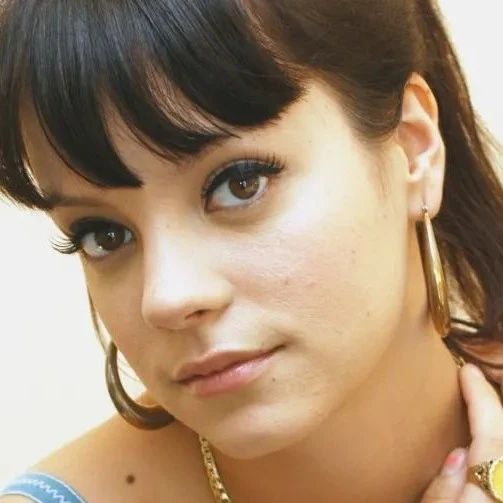 英国还珠格格Lily Allen 跟网友撕逼,决定关闭Instagram账号.