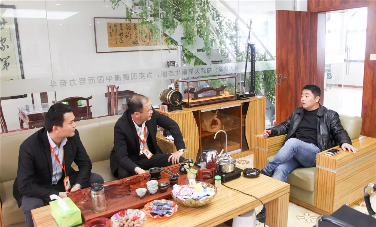 湖北分会陈志松会长莅临普天药械网参观交流