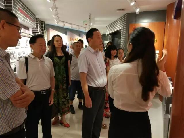 成都市关工委常务副主任秦焰到温江区调研党史国史教育工作情况