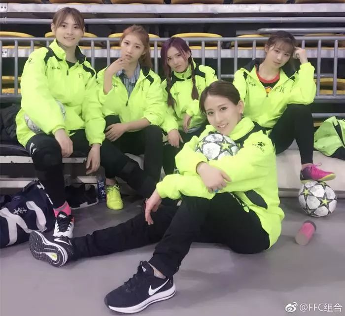 组合变身足球美少女