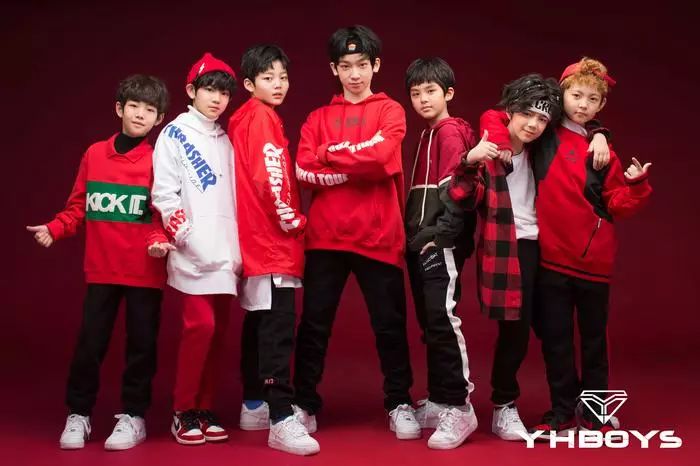 年龄很小的萌系幼齿团也成为趋势