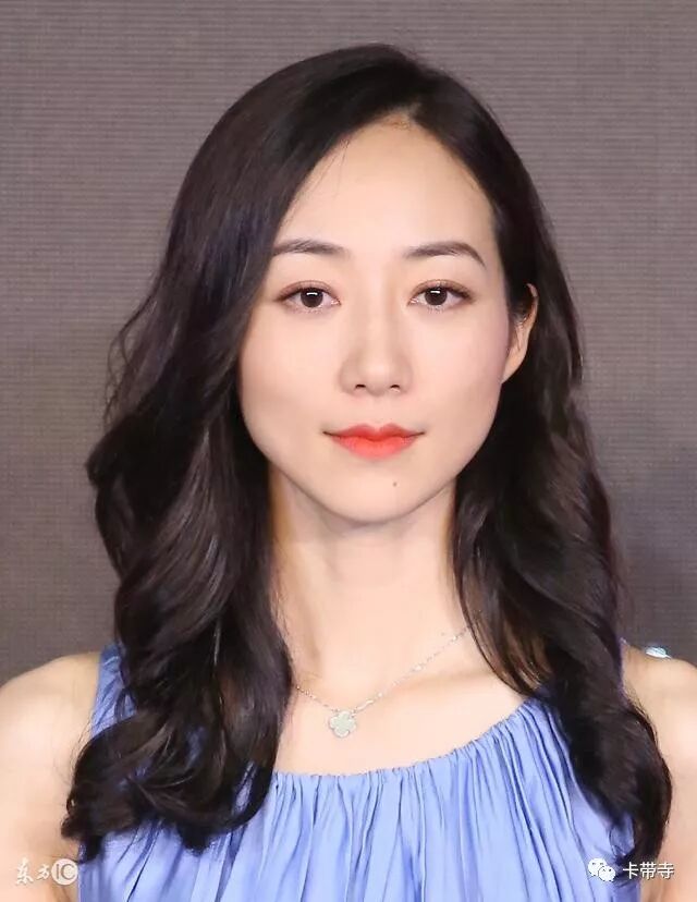 韩雪机场遭记者嫌弃“为啥两天不换衣服” 韩雪的回答真霸气!