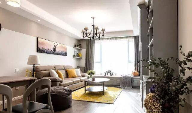 106㎡现代两居，电视墙变成了家庭图书馆！