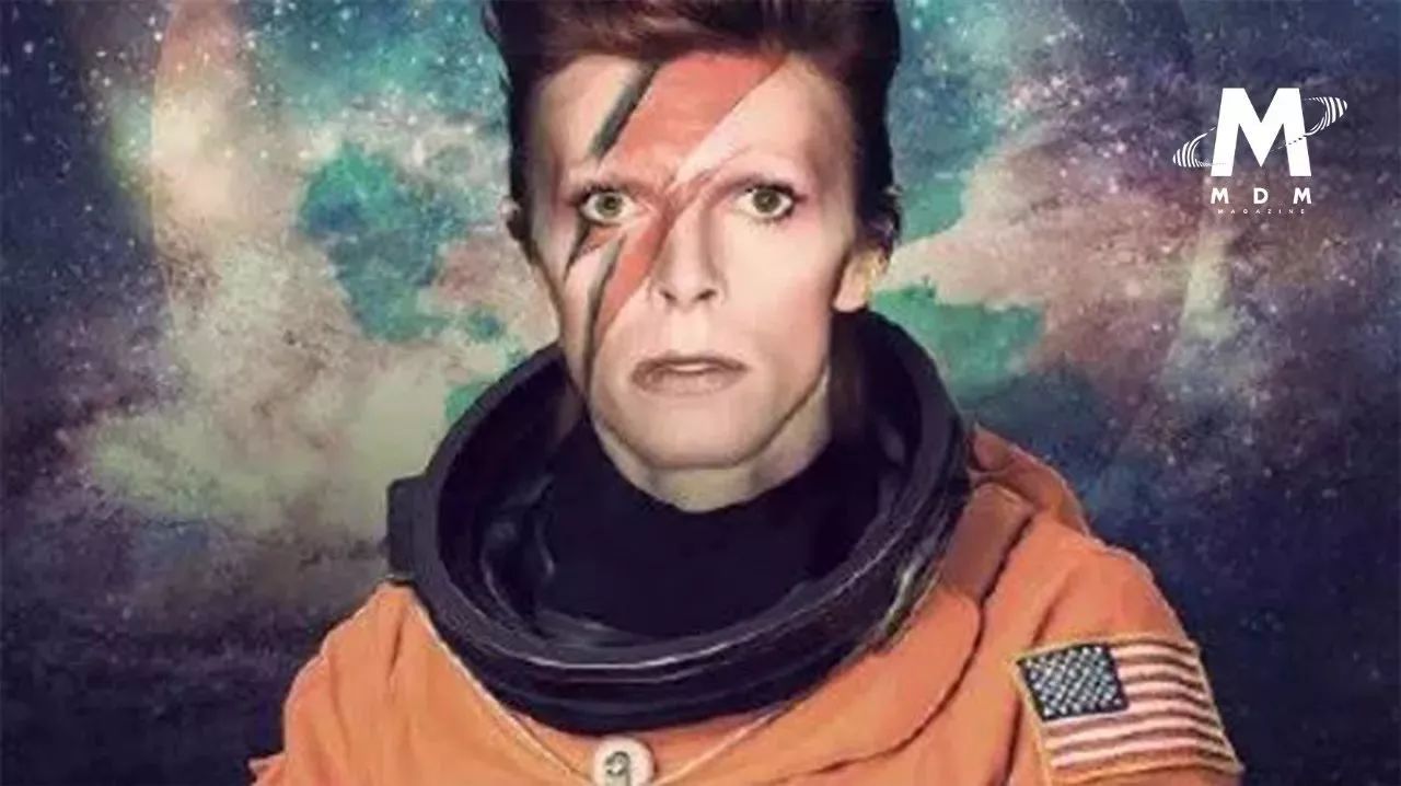 一枚火箭刚刚把David Bowie送进了太空!