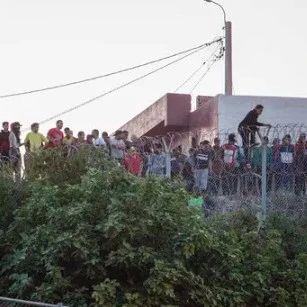 突发！摩洛哥人又作乱！491名非法移民闯入Melilla,多名警察受伤