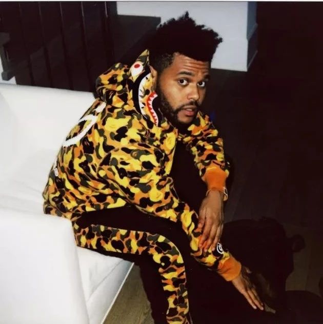 The Weeknd 发布 A BATHING APE 联名系列, Vetements 推出全新涂鸦球鞋 | HB Daily