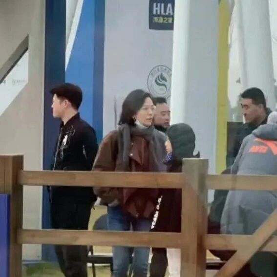 杨乐乐独带儿子参赛显疲惫!汪涵再度缺席 11岁沐沐紧张紧抓妈妈手