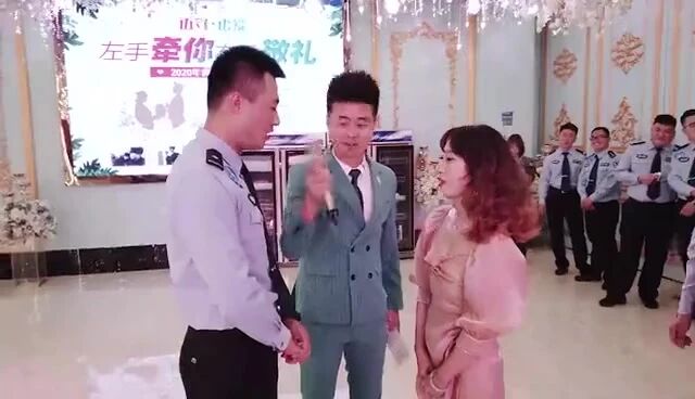 1、“左手牵你，右手敬礼”——这场警地青年联谊活动很暖心  ⭐村庄惊现16枚日军遗留炮弹，部分炮弹撞针完好【新闻早知道】