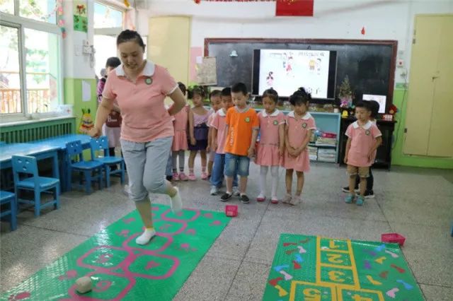 是幼儿园教师——天桥区制锦市中心幼儿园教师诉情怀  小二班刘洋老师