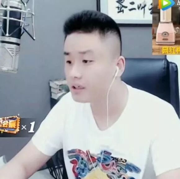 二蛋急眼开喷舞帝：CNM，有一个算一个站出来！拿我当SB！叶无道为剪发型特意回国~