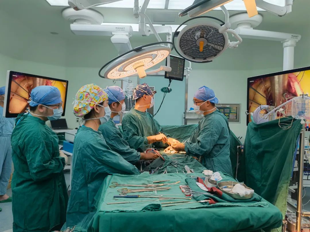 深圳首例全腔镜主动脉瓣置换手术顺利实施,患者第二天