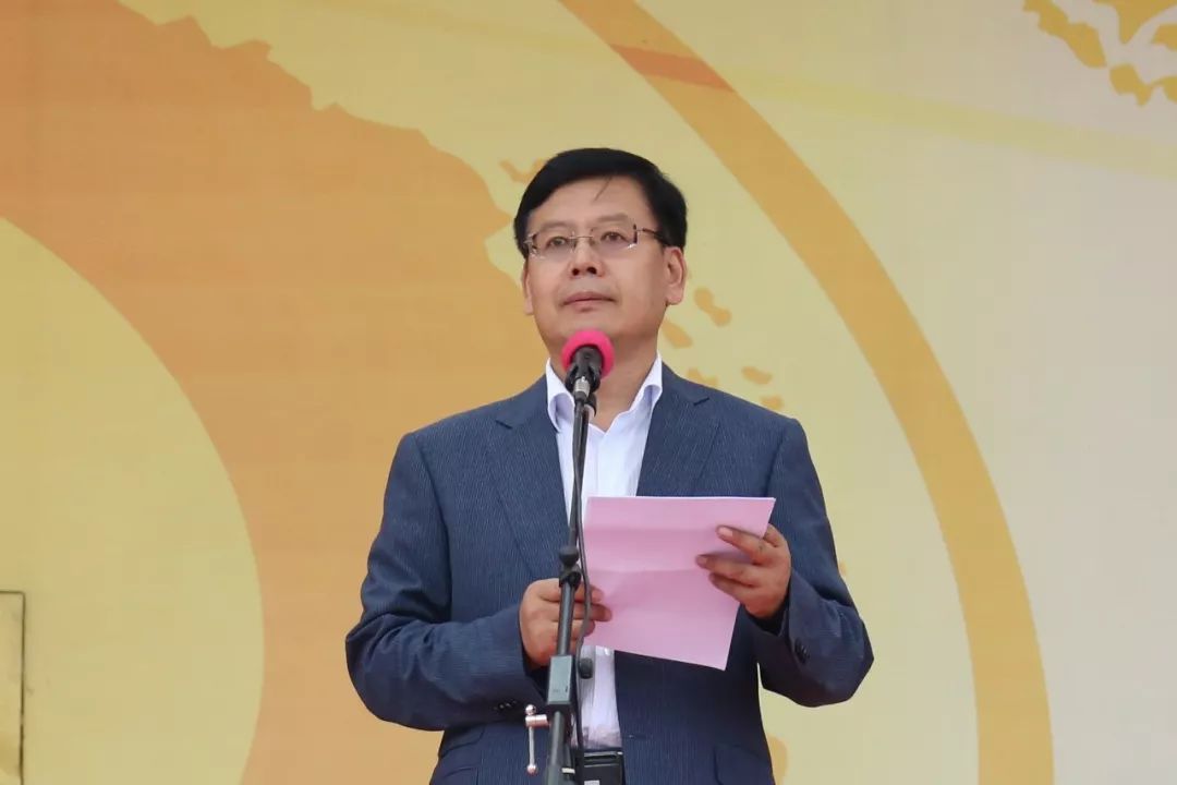 黑龙江铁人中学校长卢士安