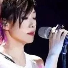 林忆莲23年后演唱会上再唱这首歌,唱哭许多痴情人,每一句都是故事