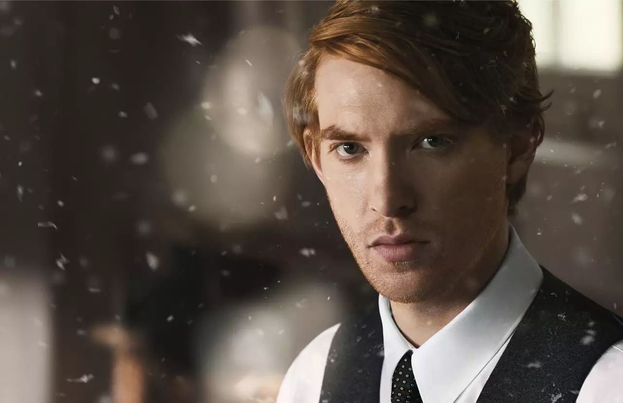 domhnall gleeson饰演创始人thomas burberry