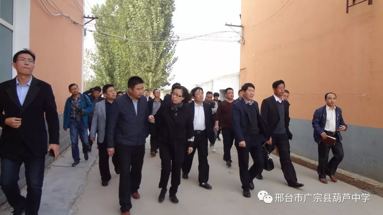 由爱心民盟企业家闫建良同志,为广宗县教育捐赠三十四台电脑,价值十