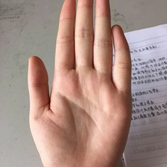 看手像:女人手小命好还是手大了好
